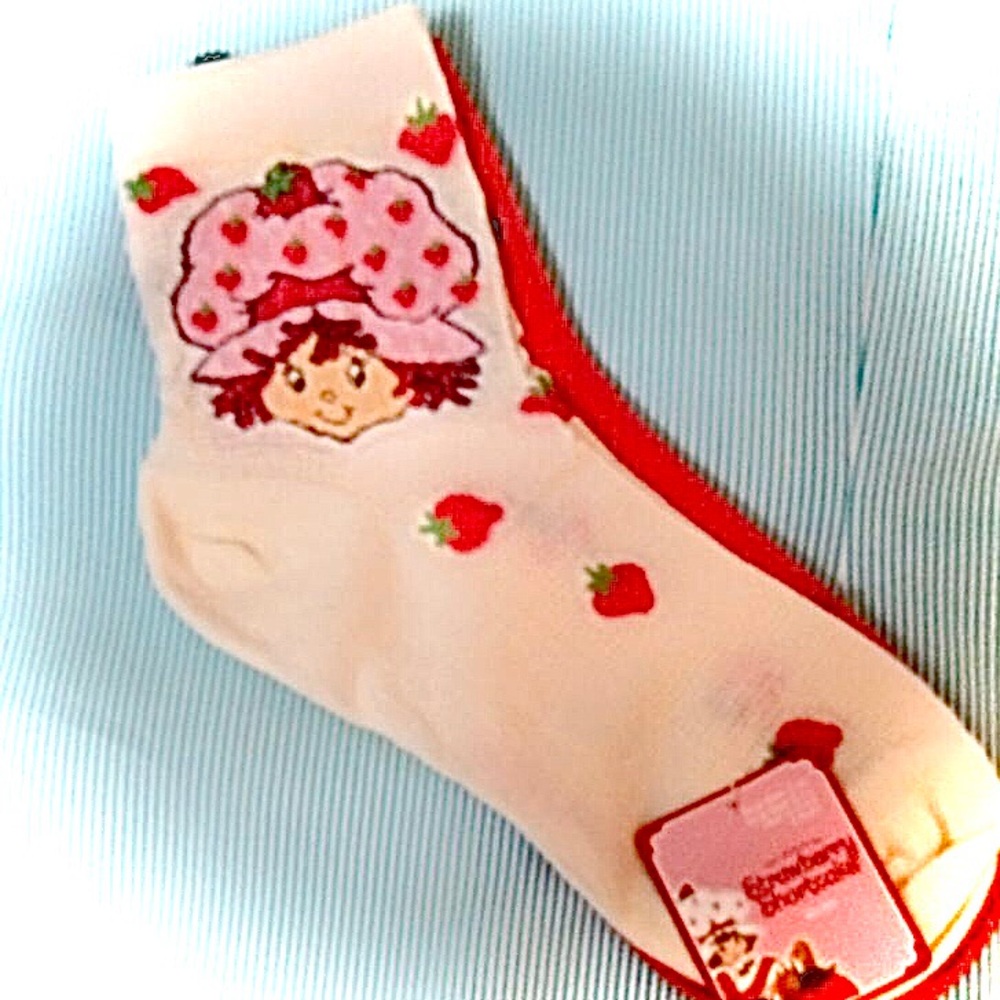 🍓💕 TWO PAIRS❣️STRAWBERRY SHORTCAKE SOCKS 💕🍓
